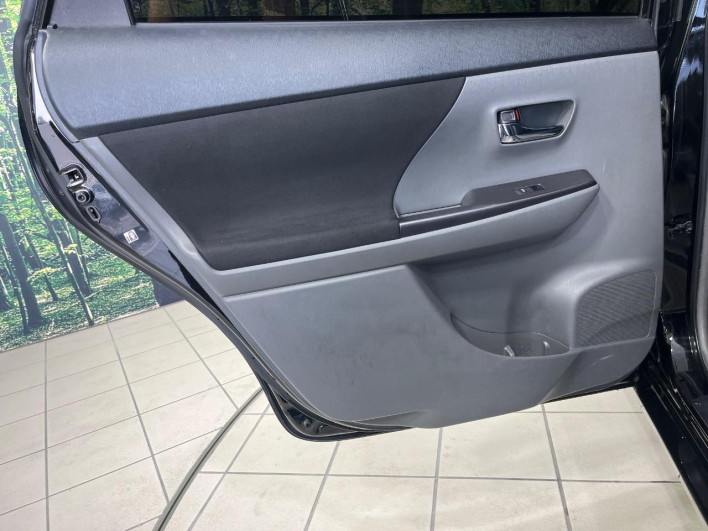 2014 Toyota Prius α DAA-ZVW41W (UW-6a30bf942c4db)[16]