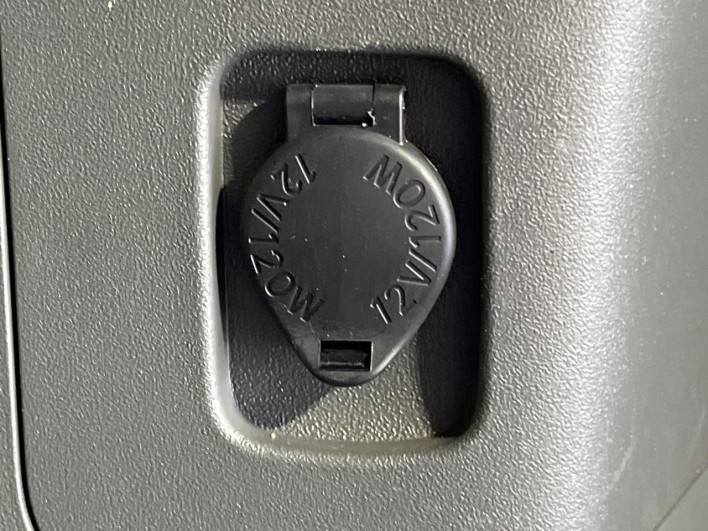 2014 Toyota Prius α DAA-ZVW41W (UW-6a30bf942c4db)[23]