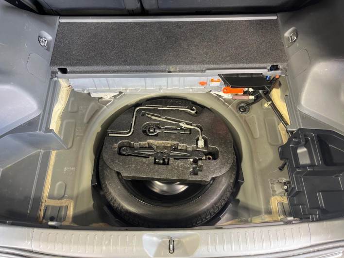 2014 Toyota Prius α DAA-ZVW41W (UW-6a30bf942c4db)[21]