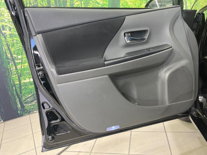 2014 Toyota Prius α DAA-ZVW41W (UW-6a30bf942c4db)[15]