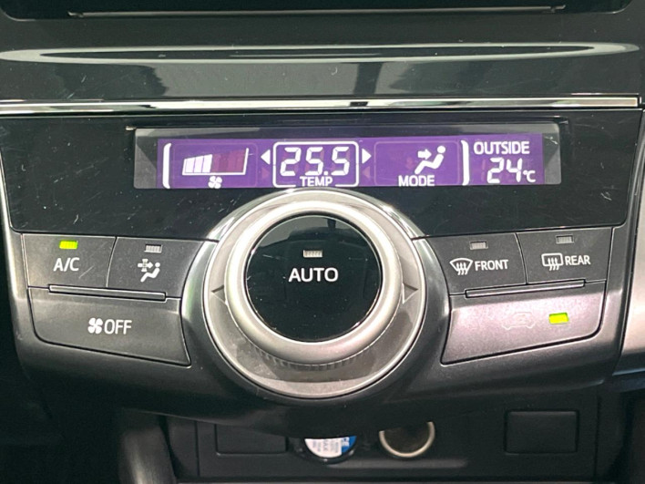 2015 Toyota Prius α DAA-ZVW41W (UW-6a30bf94d1ff6)[20]