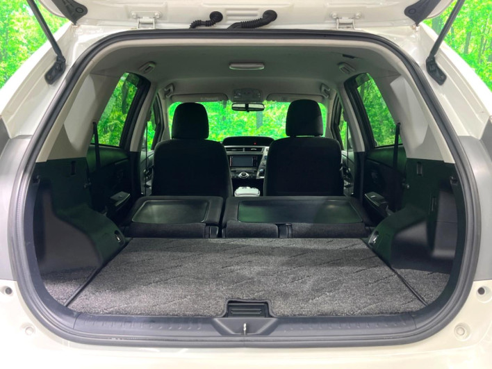 2015 Toyota Prius α DAA-ZVW41W (UW-6a30bf94d1ff6)[14]