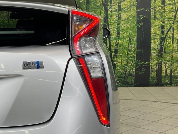 2017 Toyota Prius DAA-ZVW50 (UW-6a30bf963040c)[8]