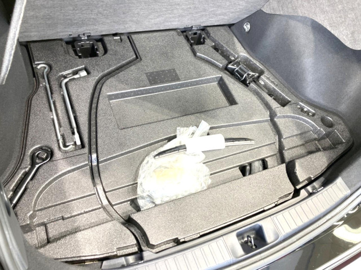 2017 Toyota Prius DAA-ZVW50 (UW-6a30bf96aa26d)[25]