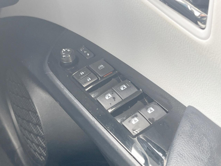 2016 Toyota Prius DAA-ZVW50 (UW-6a30bf9754660)[7]