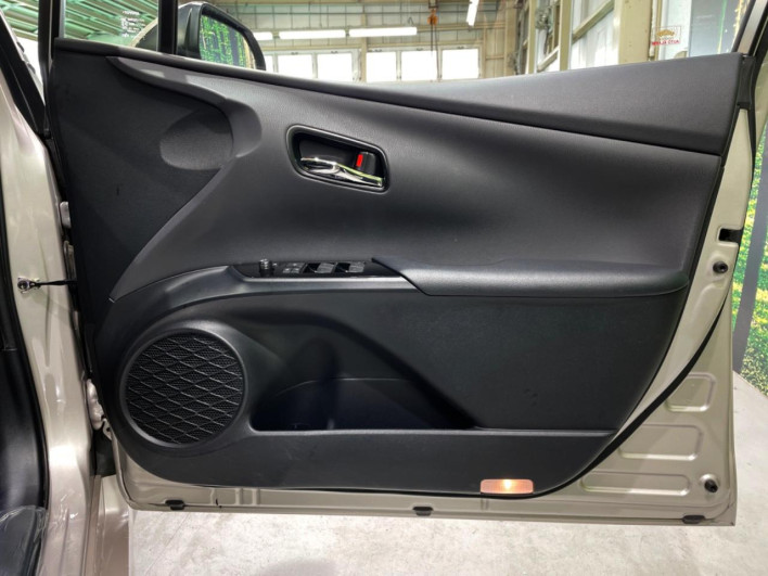 2020 Toyota Prius DAA-ZVW51 (UW-6a30bf9a97474)[18]