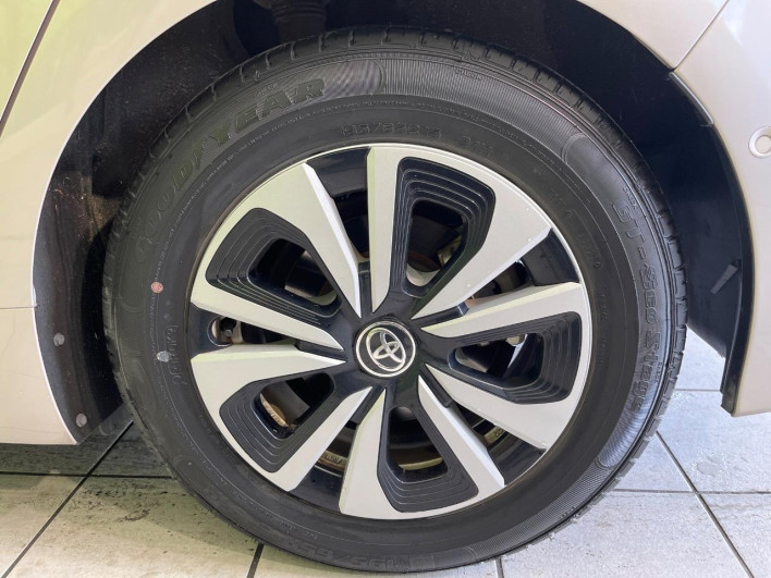 2018 Toyota Prius PHV DLA-ZVW52 (UW-6a30bf9c81e71)[4]