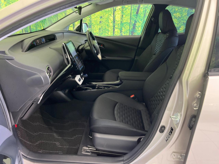 2018 Toyota Prius PHV DLA-ZVW52 (UW-6a30bf9c81e71)[13]