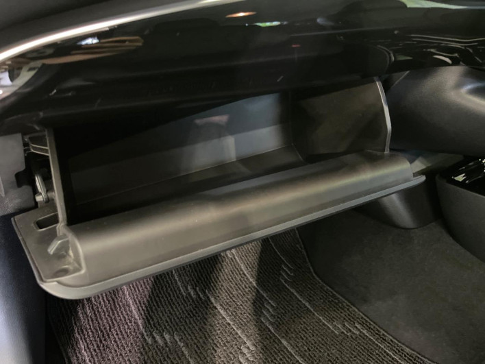2018 Toyota Prius PHV DLA-ZVW52 (UW-6a30bf9c81e71)[15]