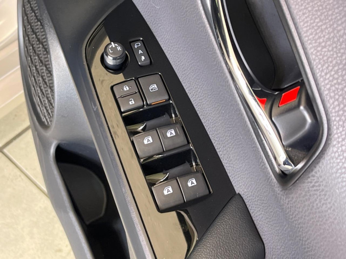 2018 Toyota Prius PHV DLA-ZVW52 (UW-6a30bf9c81e71)[26]