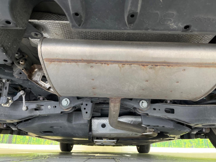 2018 Toyota Prius PHV DLA-ZVW52 (UW-6a30bf9c81e71)[17]