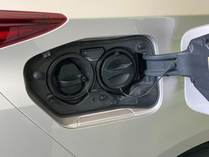 2018 Toyota Prius PHV DLA-ZVW52 (UW-6a30bf9c81e71)[24]