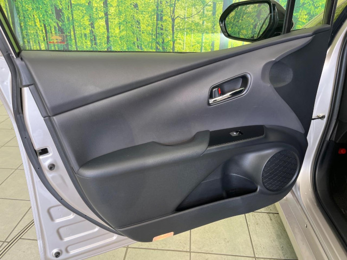 2018 Toyota Prius PHV DLA-ZVW52 (UW-6a30bf9c81e71)[14]