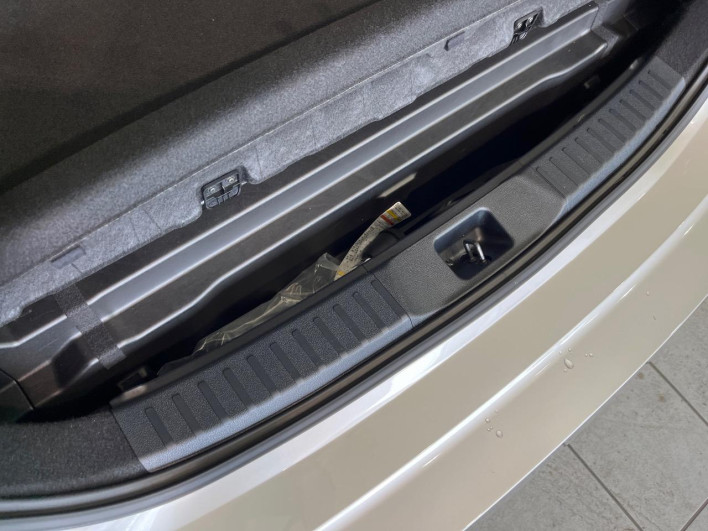 2018 Toyota Prius PHV DLA-ZVW52 (UW-6a30bf9c81e71)[20]