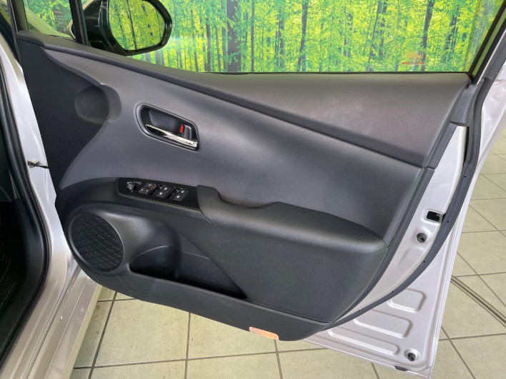 2018 Toyota Prius PHV DLA-ZVW52 (UW-6a30bf9c81e71)[27]