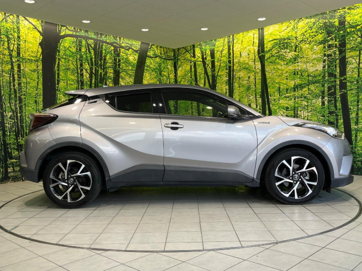 2017 Toyota C-HR DAA-ZYX10 (UW-6a30bfaf9dda1)[16]