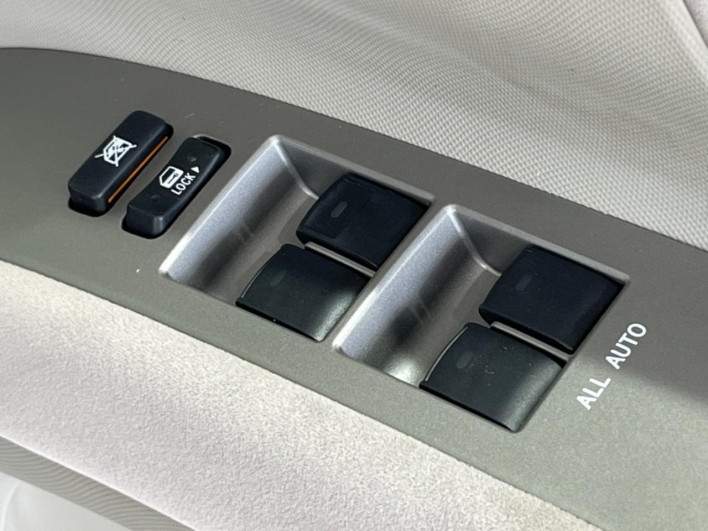 2006 Toyota Estima DBA-ACR50W (UW-6a320f5c19dce)[22]