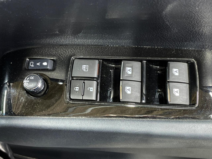 2016 Toyota Vellfire DBA-AGH30W (UW-6a320f5f2caf5)[21]