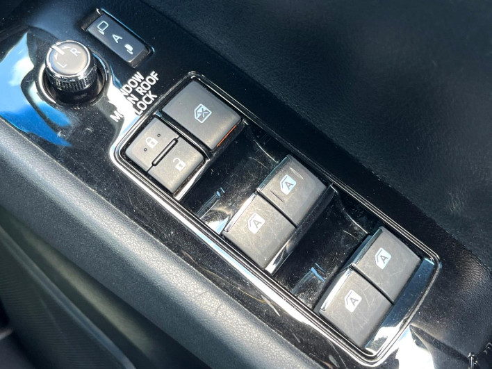 2016 Toyota Vellfire DBA-AGH30W (UW-6a320f5f3d686)[15]