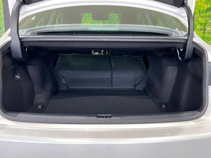 2017 Lexus IS DAA-AVE30 (UW-6a320f75cad6e)[29]