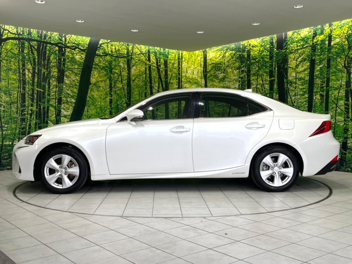2017 Lexus IS DAA-AVE30 (UW-6a320f75cad6e)[23]