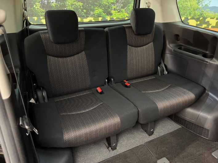 2014 Nissan Serena DBA-FNC26 (UW-6a320fd342a38)[29]