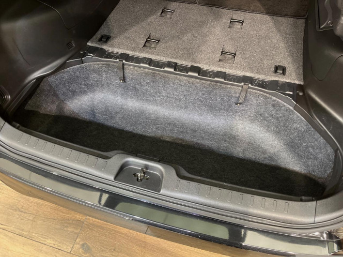 2014 Nissan Serena DBA-FNC26 (UW-6a320fd342a38)[6]