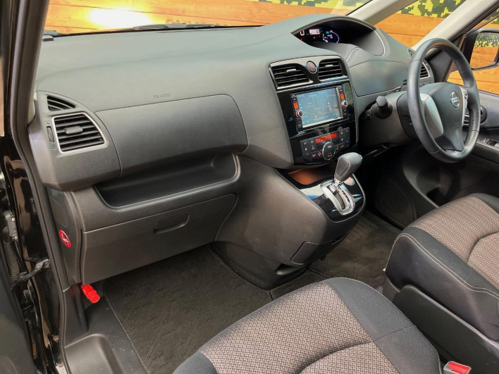 2014 Nissan Serena DBA-FNC26 (UW-6a320fd342a38)[24]