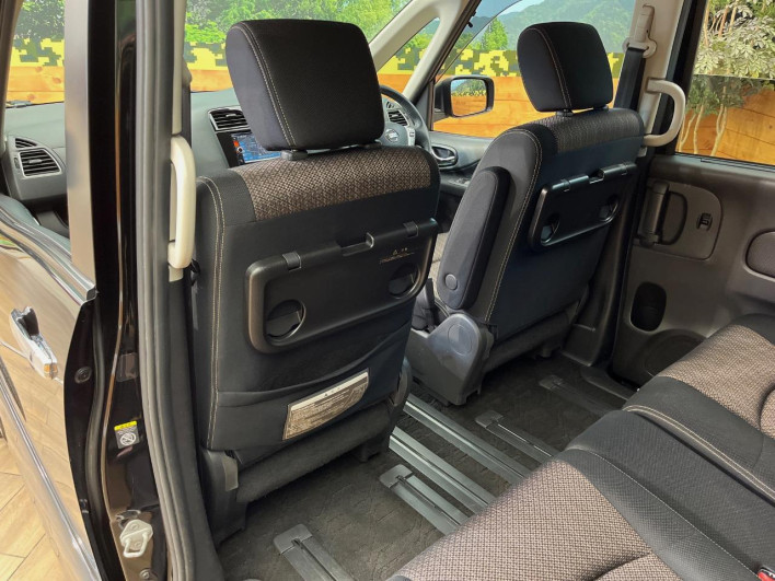 2014 Nissan Serena DBA-FNC26 (UW-6a320fd342a38)[27]