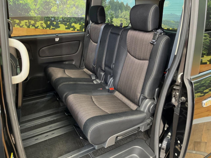 2014 Nissan Serena DBA-FNC26 (UW-6a320fd342a38)[26]