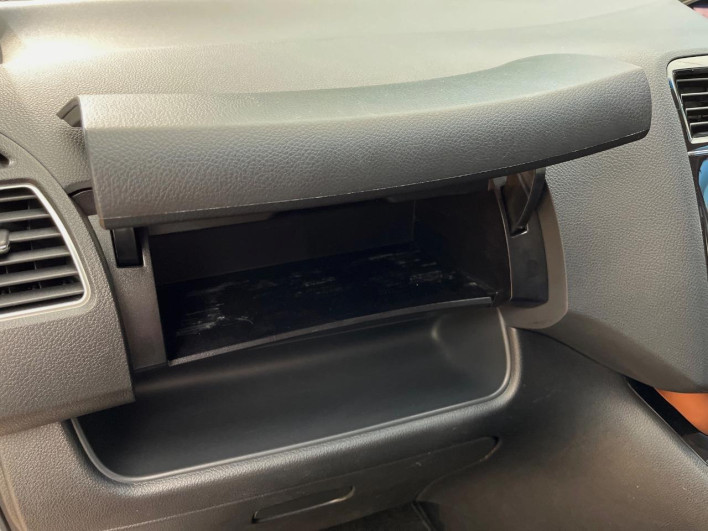 2014 Nissan Serena DBA-FNC26 (UW-6a320fd342a38)[22]