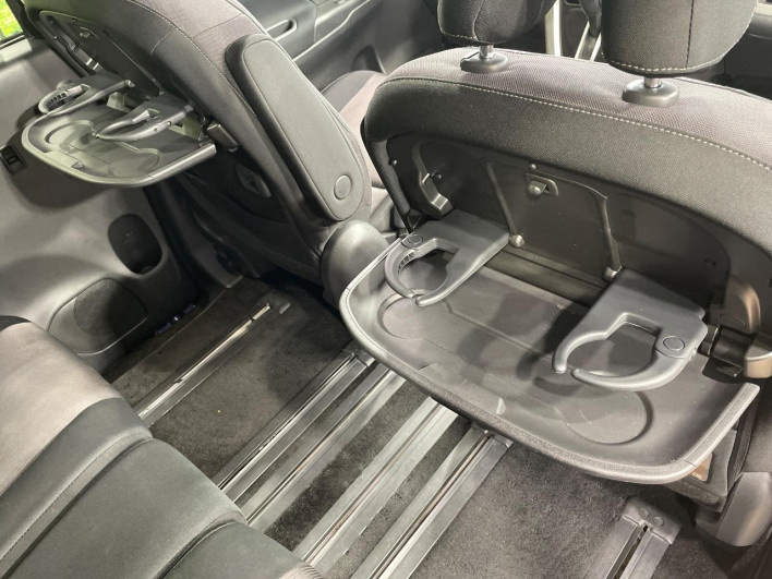 2017 Nissan Serena DAA-GFC27 (UW-6a320fe02a424)[11]