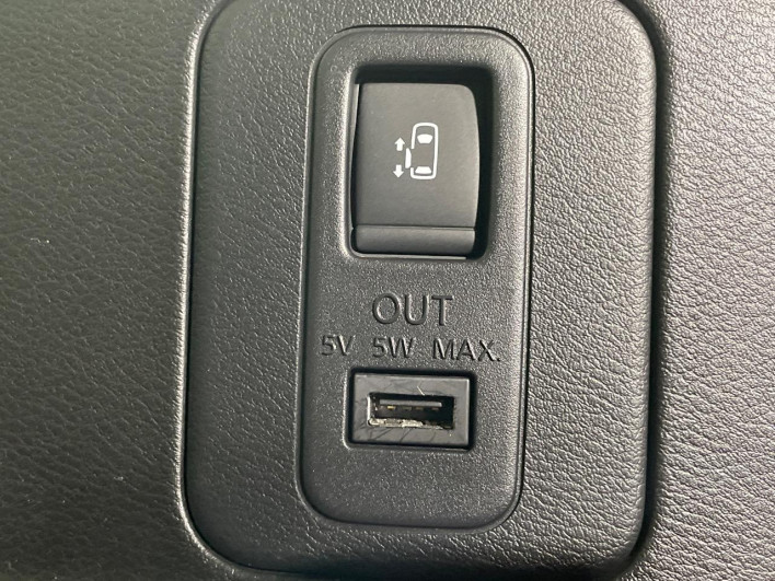 2017 Nissan Serena DAA-GFC27 (UW-6a320fe02a424)[7]