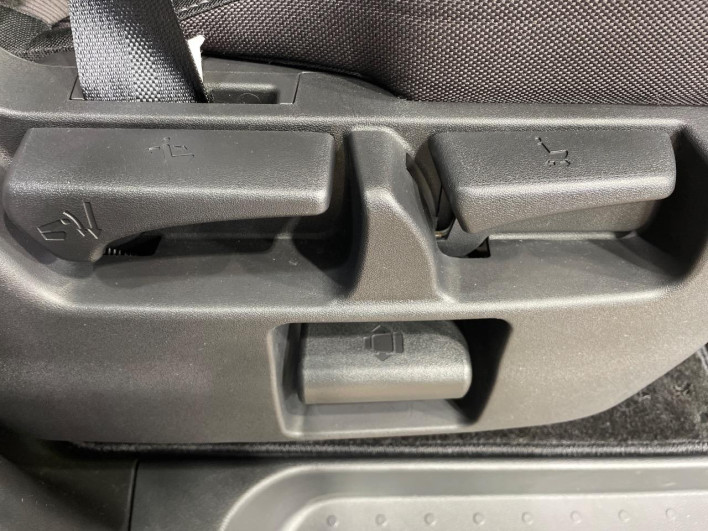 2017 Nissan Serena DAA-GFC27 (UW-6a320fe02a424)[8]