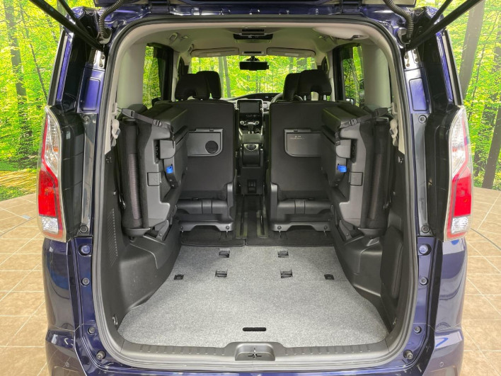 2017 Nissan Serena DAA-GFC27 (UW-6a320fe02a424)[27]