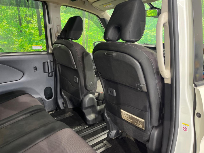 2017 Nissan Serena DAA-GFNC27 (UW-6a320fe8086be)[26]