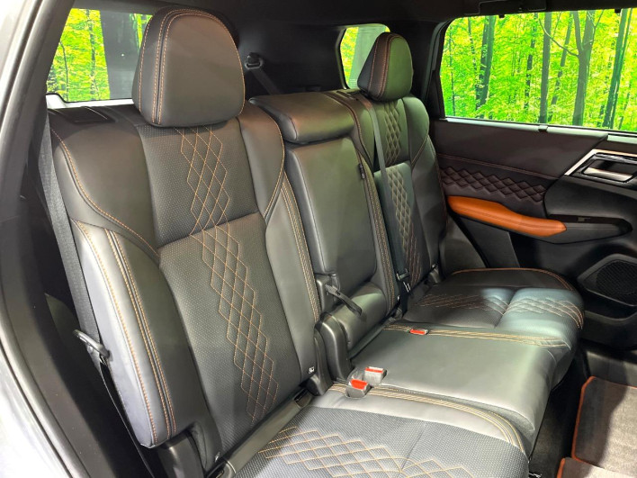 2023 Mitsubishi OUTLANDER PHEV 5LA-GN0W (UW-6a320fecaf2bc)[26]