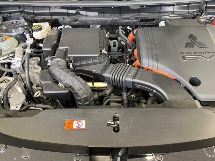 2025 Mitsubishi OUTLANDER PHEV 5LA-GN0W (UW-6a320fed10361)[4]