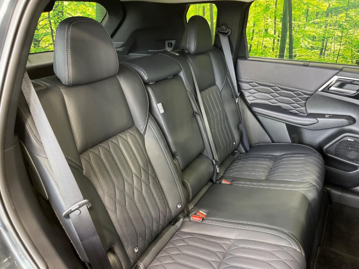 2025 Mitsubishi OUTLANDER PHEV 5LA-GN0W (UW-6a320fed10361)[24]