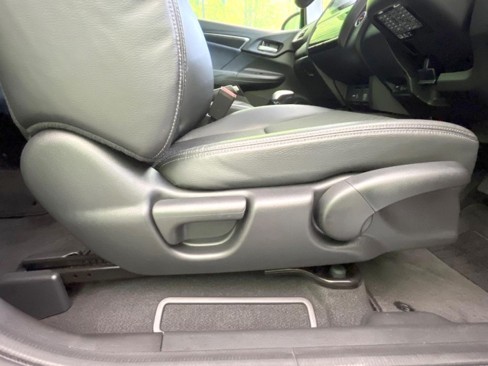 2014 Honda Fit Hybrid DAA-GP5 (UW-6a320fee6cc6b)[14]