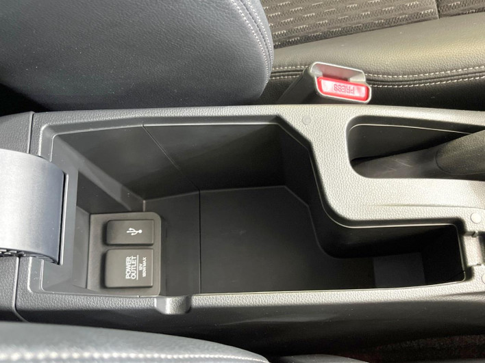 2014 Honda Fit Hybrid DAA-GP5 (UW-6a320fee6cc6b)[23]