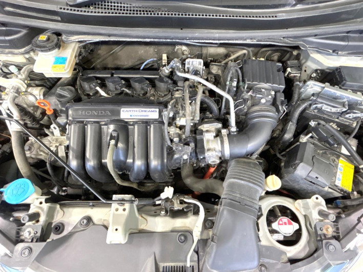 2014 Honda Fit Hybrid DAA-GP5 (UW-6a320fee7a752)[4]