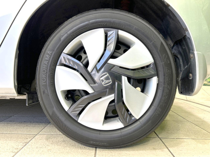 2014 Honda Fit Hybrid DAA-GP5 (UW-6a320fee7a752)[12]