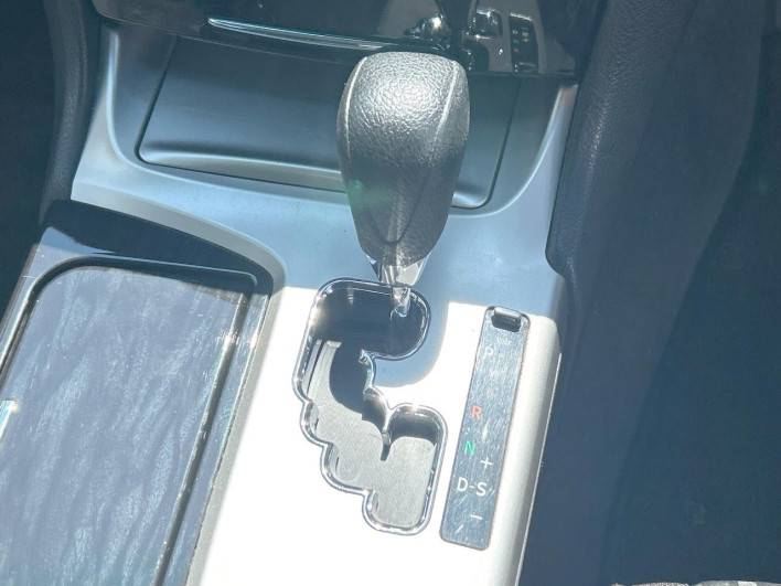 2010 Toyota Crown DBA-GRS200 (UW-6a320ff423129)[13]
