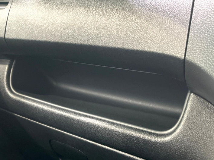 2013 Nissan Serena DAA-HC26 (UW-6a321004e12ec)[25]