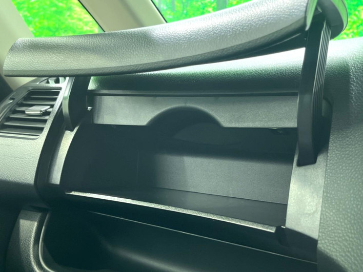 2013 Nissan Serena DAA-HC26 (UW-6a321004e12ec)[24]