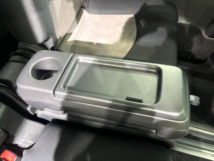 2013 Nissan Serena DAA-HC26 (UW-6a321004e12ec)[20]