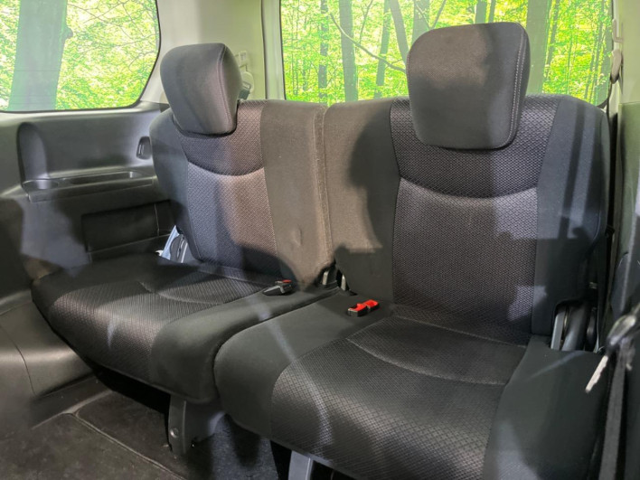 2013 Nissan Serena DAA-HFC26 (UW-6a321012c18e4)[15]