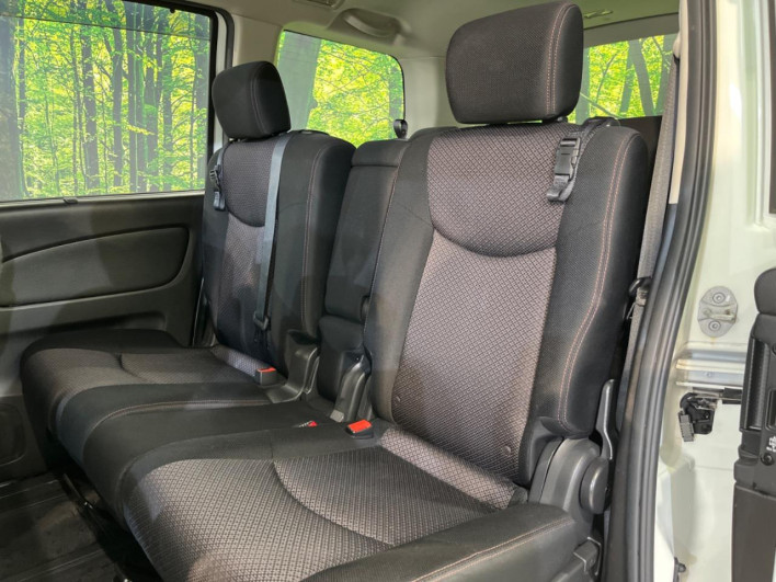 2013 Nissan Serena DAA-HFC26 (UW-6a321012c18e4)[16]