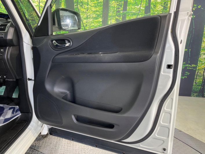 2013 Nissan Serena DAA-HFC26 (UW-6a321012c18e4)[18]